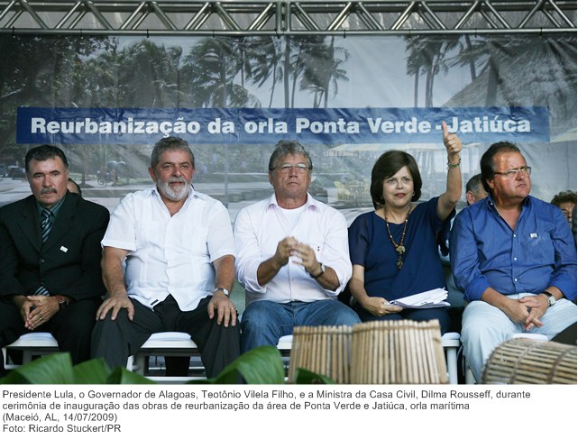 Presidente Lula, o Governador de Alagoas, Teotônio Vilela Filho, e a Ministra da Casa Civil, Dilma Rousseff, durante cerimônia de inauguração das obras de reurbanização da área de Ponta Verde.