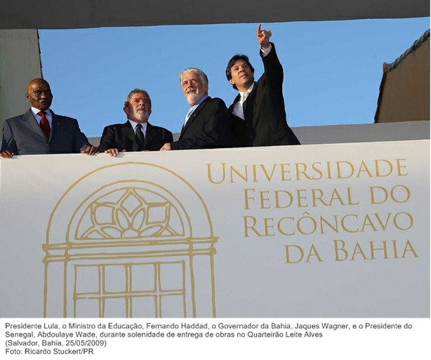 Presidente Lula, o Ministro da Educação, Fernando Haddad, o Governador da Bahia, Jaques Wagner, e o Presidente do Senegal, Abdoulaye Wade, durante solenidade de entrega de obras no Quarteirão