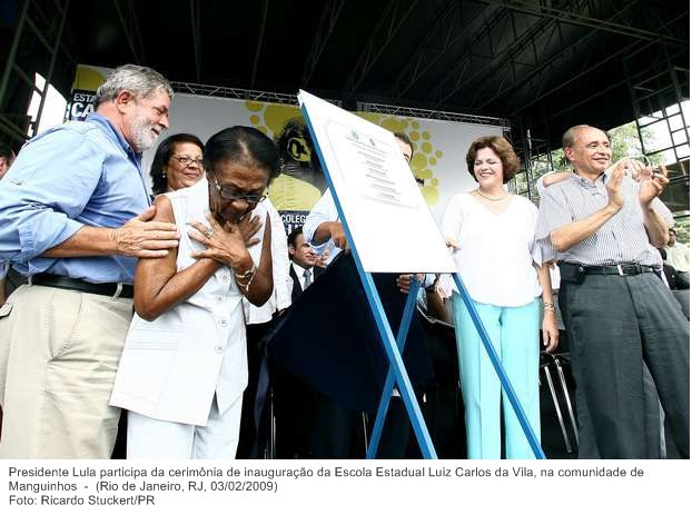 Presidente Lula participa da cerimônia de inauguração da Escola Estadual Luiz Carlos da Vila, na comunidade de Manguinhos.jpg