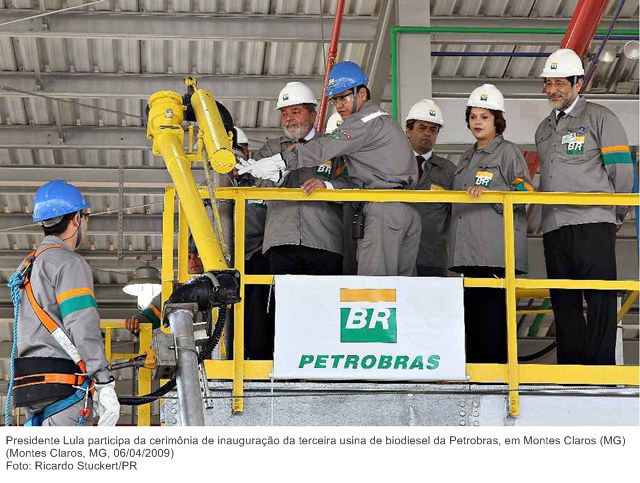 Presidente Lula participa da cerimônia de inauguração da terceira usina de biodiesel da Petrobras, em Montes Claros (MG).jpg