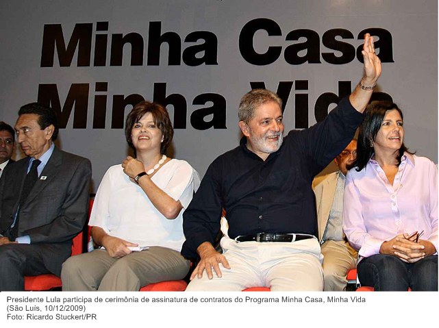Presidente Lula participa de cerimônia de assinatura de contratos do Programa Minha Casa, Minha Vida.jpg