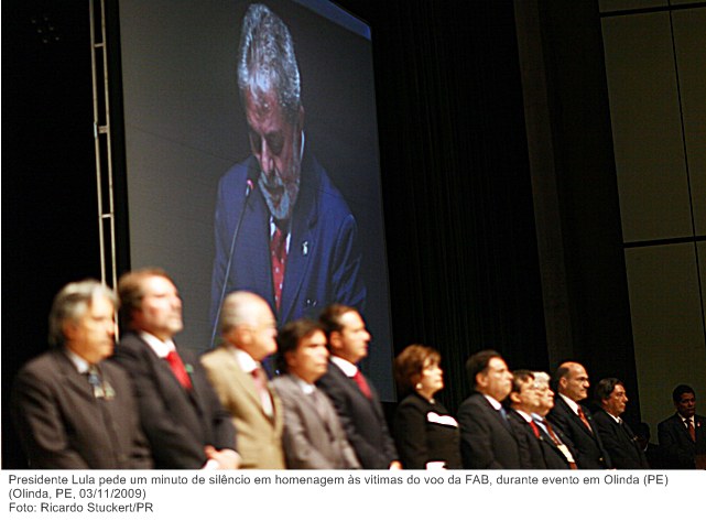 Presidente Lula pede um minuto de silêncio em homenagem às vitimas do voo da FAB, durante evento em Olinda (PE).jpg