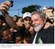 Presidente Lula posa para foto ao lado de moradores durante comemoração dos 2 milhões de ligações pelo Programa Luz para Todos.jpg