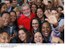 Presidente Lula posa para foto com populares durante inauguração das obras do PAC em Manguinhos, no RJ.jpg