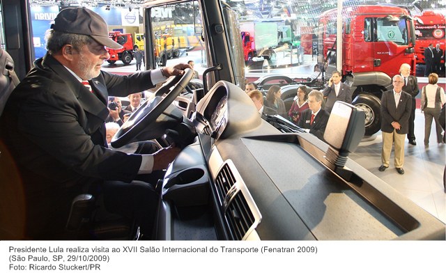 Presidente Lula realiza visita ao XVII Salão Internacional do Transporte (Fenatran 2009) (2).jpg