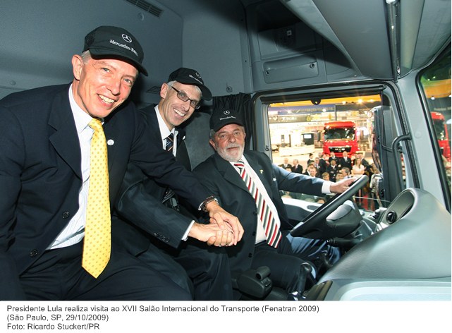 Presidente Lula realiza visita ao XVII Salão Internacional do Transporte (Fenatran 2009) (4).jpg