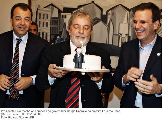 Presidente Lula recebe os parabéns do governador Sérgio Cabral e do prefeito Eduardo Paes.jpg