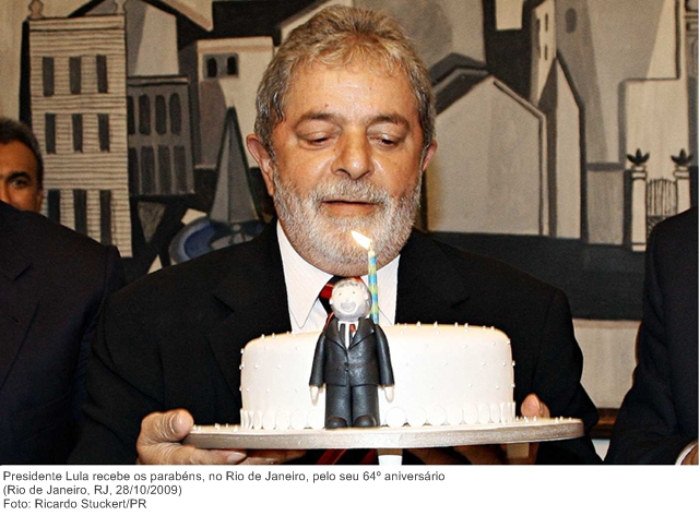 Presidente Lula recebe os parabéns, no Rio de Janeiro, pelo seu 64º aniversário.jpg