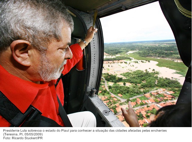 Presidente Lula sobrevoa o estado do Piauí para conhecer a situação das cidades afetadas pelas enchentes.jpg