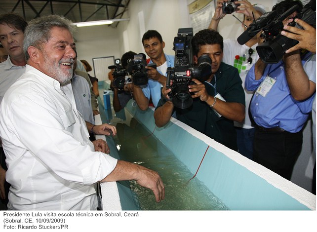 Presidente Lula visita escola técnica em Sobral, Ceará.