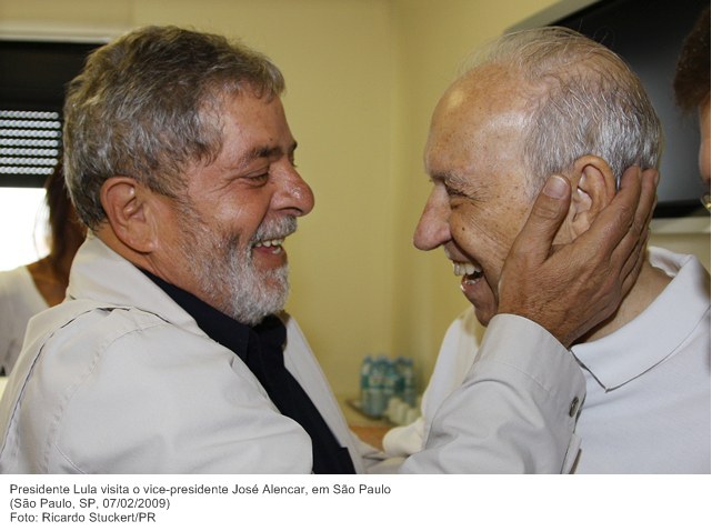 Presidente Lula visita o vice-presidente José Alencar, em São Paulo.