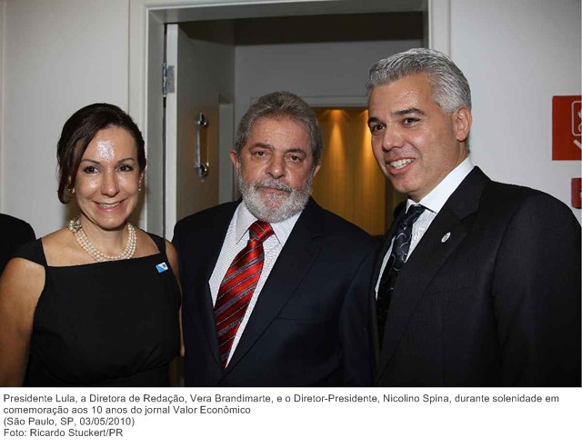 Presidente Lula, a Diretora de Redação, Vera Brandimarte, e o Diretor-Presidente, Nicolino Spina, durante solenidade em comemoração aos 10 anos do jornal Valor Econômico.