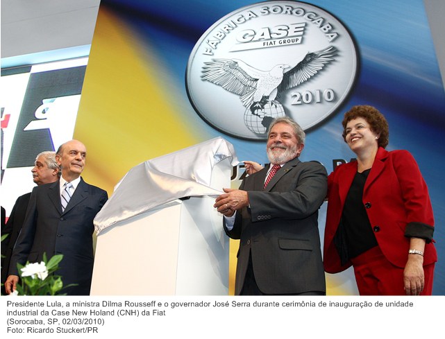 Presidente Lula, a ministra Dilma Rousseff e o governador José Serra durante cerimônia de inauguração de unidade industrial da Case New Holand (CNH) da Fiat.