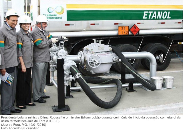 Presidente Lula, a ministra Dilma Rousseff e o ministro Edison Lobão durante cerimônia de início da operação com etanol da usina termelétrica Juiz de Fora (UTE JF)