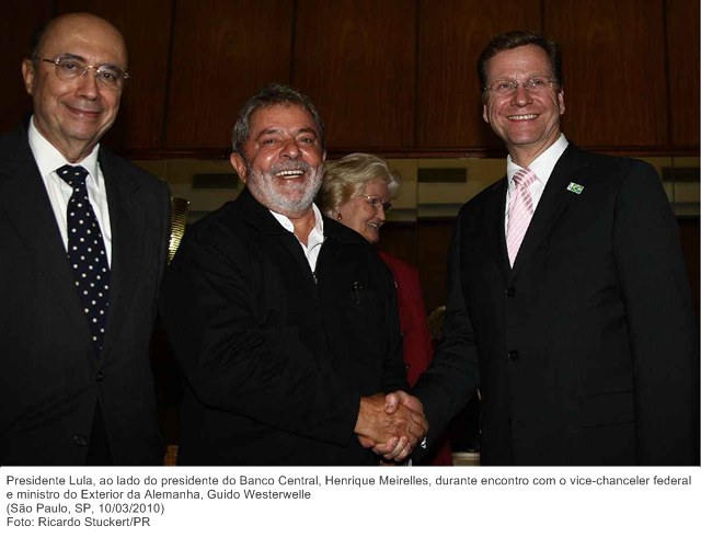 Presidente Lula, ao lado do presidente do Banco Central, Henrique Meirelles, durante encontro com o vice-chanceler federal e ministro do Exterior da Alemanha, Guido Westerwelle