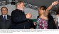 Presidente Lula com populares durante cerimônia de entrega de 224 unidades habitacionais e assinatura de contrato do PAC Pró-Moradia, em São Bernardo do Campo.