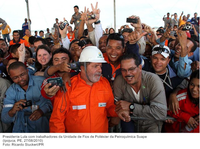 Presidente Lula com trabalhadores da Unidade de Fios de Poliéster da Petroquímica Suape.
