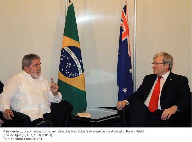 Presidente Lula conversa com o ministro dos Negócios Estrangeiros da Austrália, Kevin Rudd.