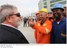 Presidente Lula conversa com trabalhadores das obras de recuperação do Porto de Itajaí