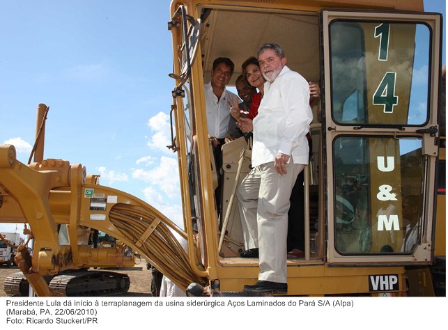 Presidente Lula dá início à terraplanagem da usina siderúrgica Aços Laminados do Pará SA (Alpa)