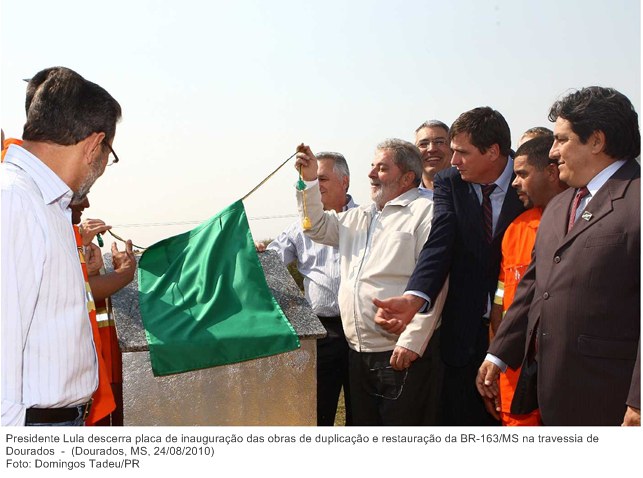 Presidente Lula descerra placa de inauguração das obras de duplicação e restauração da BR-163MS na travessia de Dourados