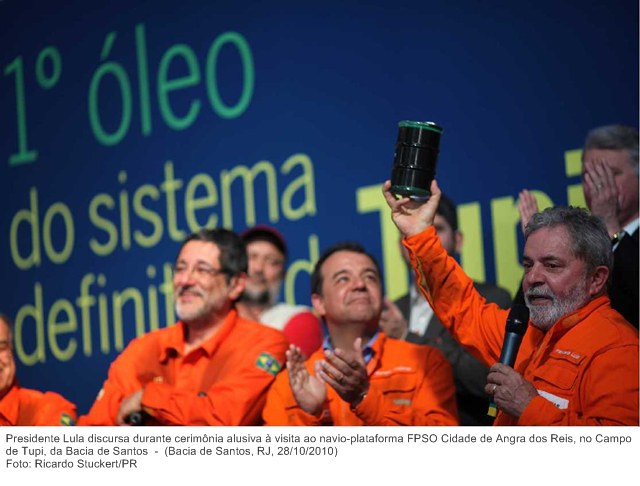 Presidente Lula discursa durante cerimônia alusiva à visita ao navio-plataforma FPSO Cidade de Angra dos Reis, no Campo de Tupi, da Bacia de Santos