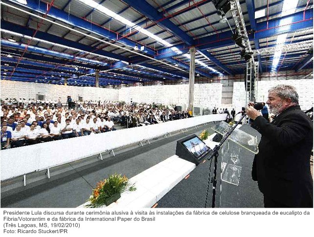 Presidente Lula discursa durante cerimônia alusiva à visita às instalações da fábrica de celulose branqueada de eucalipto da Fibria-Votorantim e da fábrica da International Paper do Brasil.