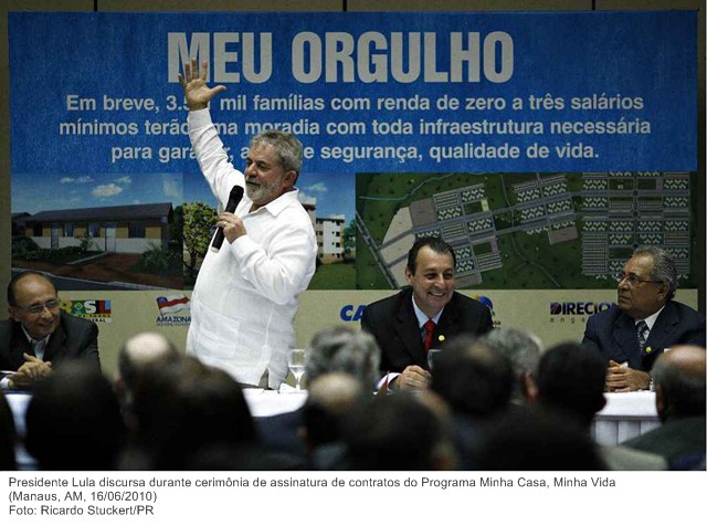 Presidente Lula discursa durante cerimônia de assinatura de contratos do Programa Minha Casa, Minha Vida.