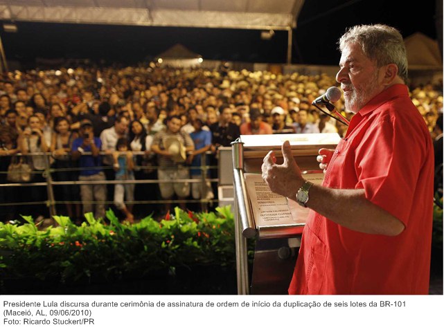 Presidente Lula discursa durante cerimônia de assinatura de ordem de início da duplicação de seis lotes da BR-101