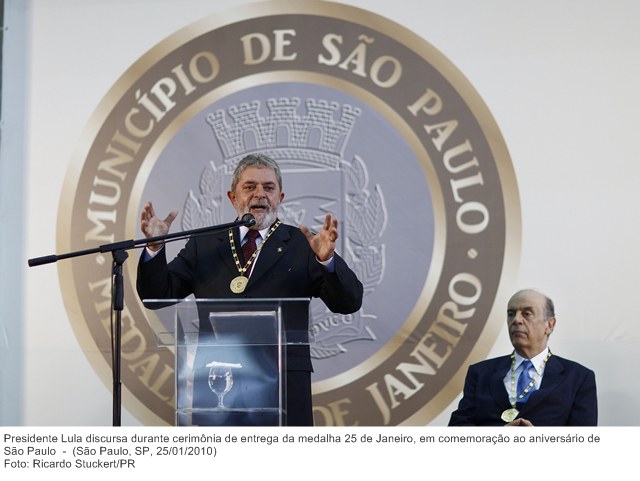Presidente Lula discursa durante cerimônia de entrega da medalha 25 de Janeiro, em comemoração ao aniversário de São Paulo.