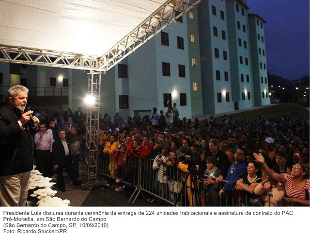 Presidente Lula discursa durante cerimônia de entrega de 224 unidades habitacionais e assinatura de contrato do PAC Pró-Moradia, em São Bernardo do Campo (2)