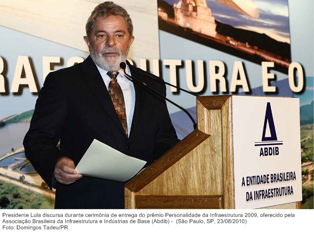 Presidente Lula discursa durante cerimônia de entrega do prêmio Personalidade da Infraestrutura 2009, oferecido pela Associação Brasileira da Infraestrutura e Indústrias de Base (Abdib).