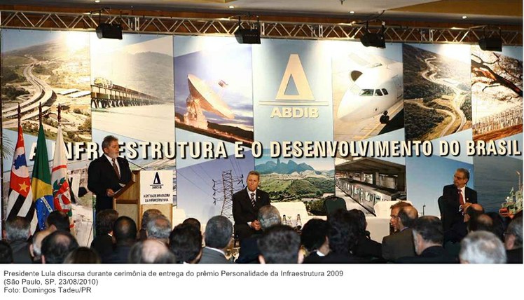 Presidente Lula discursa durante cerimônia de entrega do prêmio Personalidade da Infraestrutura 2009