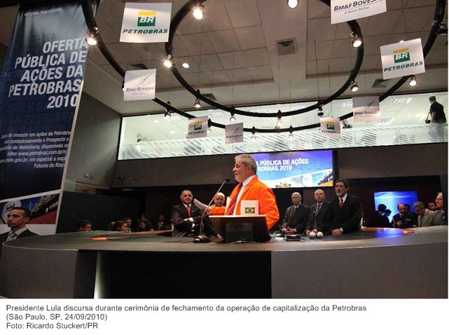 Presidente Lula discursa durante cerimônia de fechamento da operação de capitalização da Petrobras.