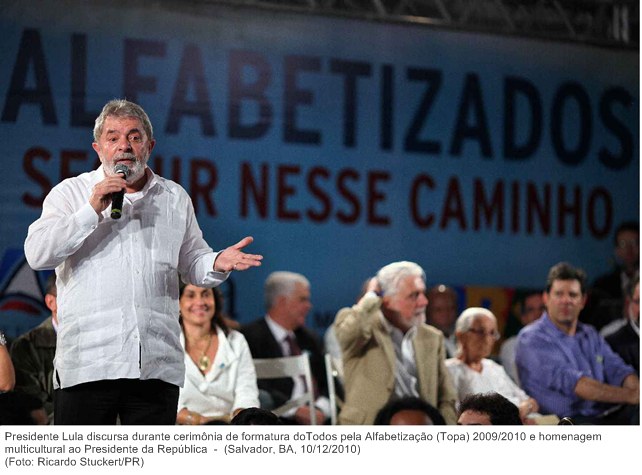 Presidente Lula discursa durante cerimônia de formatura doTodos pela Alfabetização (Topa) 2009-2010 e homenagem multicultural ao Presidente da República.