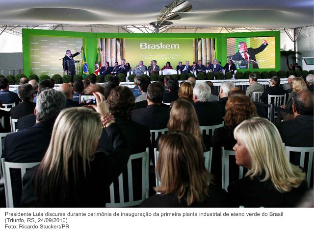 Presidente Lula discursa durante cerimônia de inauguração da primeira planta industrial de eteno verde do Brasil.