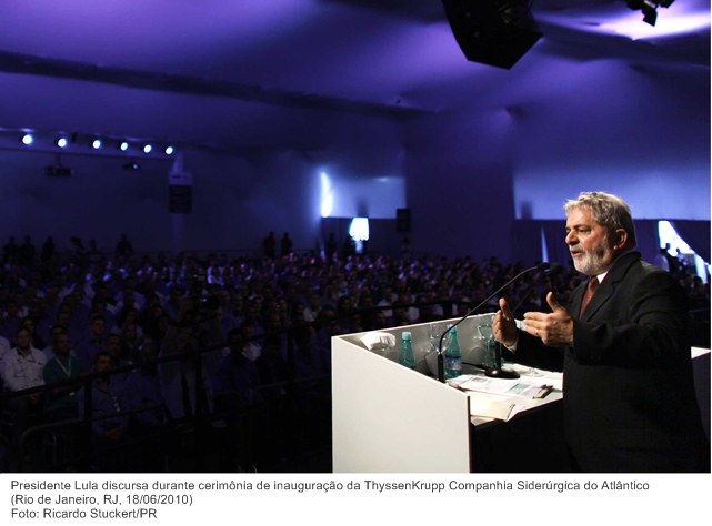 Presidente Lula discursa durante cerimônia de inauguração da ThyssenKrupp Companhia Siderúrgica do Atlântico.