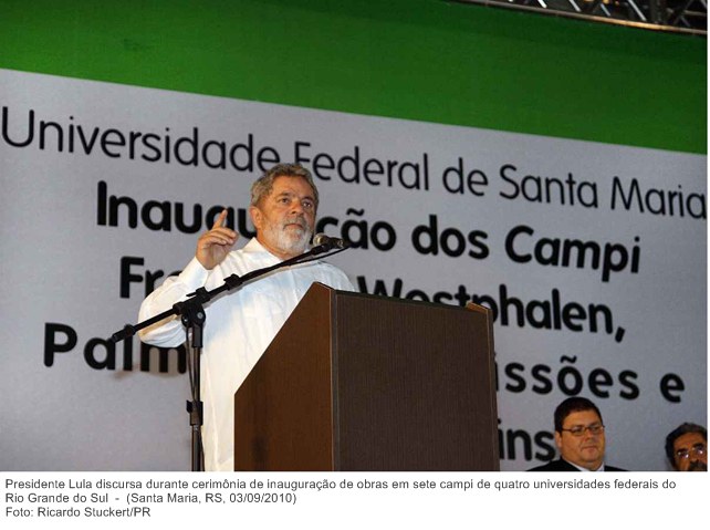 Presidente Lula discursa durante cerimônia de inauguração de obras em sete campi de quatro universidades federais do Rio Grande do Sul