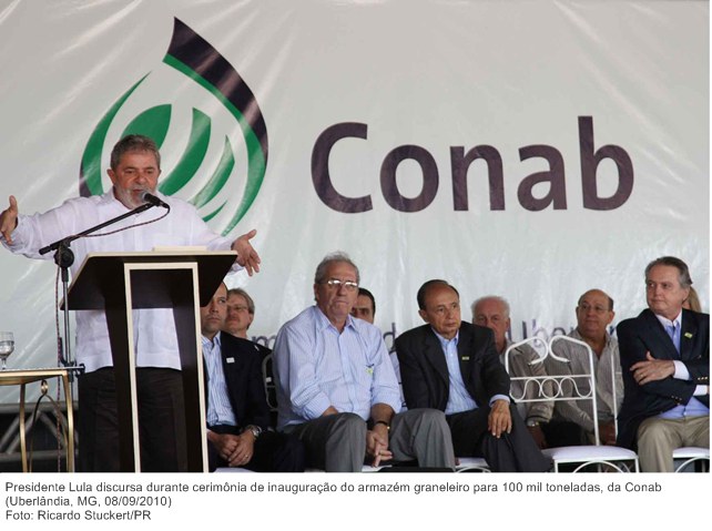 Presidente Lula discursa durante cerimônia de inauguração do armazém graneleiro para 100 mil toneladas, da Conab