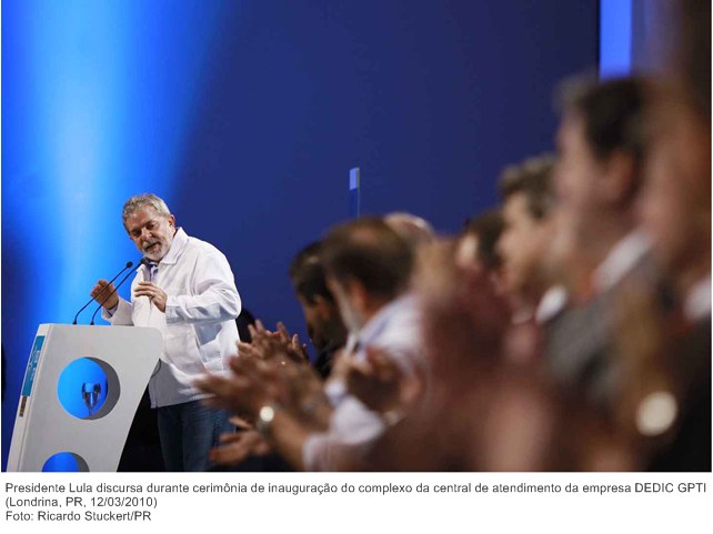 Presidente Lula discursa durante cerimônia de inauguração do complexo da central de atendimento da empresa DEDIC GPTI.