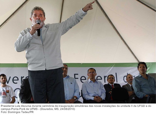 Presidente Lula discursa durante cerimônia de inauguração simultânea das novas instalações da unidade II da UFGD e do campus Ponta Porã da UFMS.