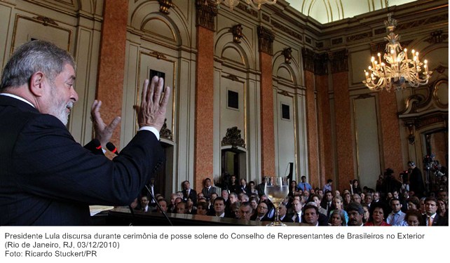 Presidente Lula discursa durante cerimônia de posse solene do Conselho de Representantes de Brasileiros no Exterior.