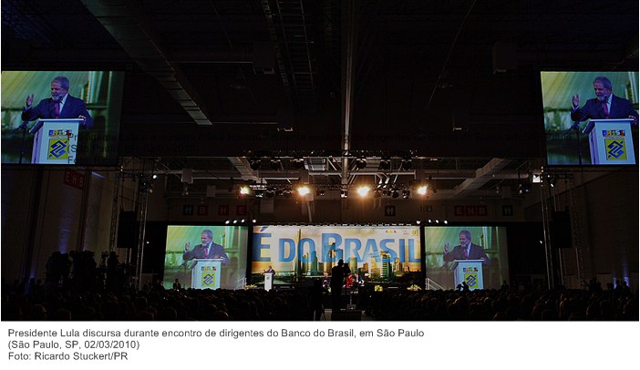 Presidente Lula discursa durante encontro de dirigentes do Banco do Brasil, em São Paulo.
