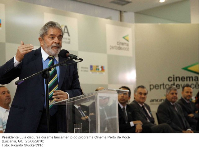 Presidente Lula discursa durante lançamento do programa Cinema Perto de Você.