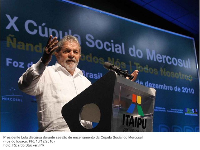 Presidente Lula discursa durante sessão de encerramento da Cúpula Social do Mercosul.