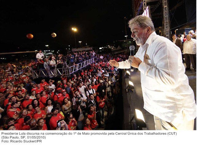 Presidente Lula discursa na comemoração do 1º de Maio promovida pela Central Única dos Trabalhadores (CUT).