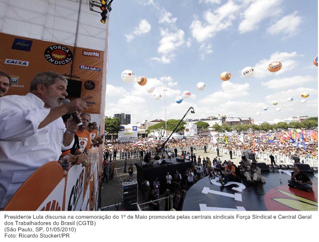Presidente Lula discursa na comemoração do 1º de Maio promovida pelas centrais sindicais Força Sindical e Central Geral dos Trabalhadores do Brasil (CGTB).