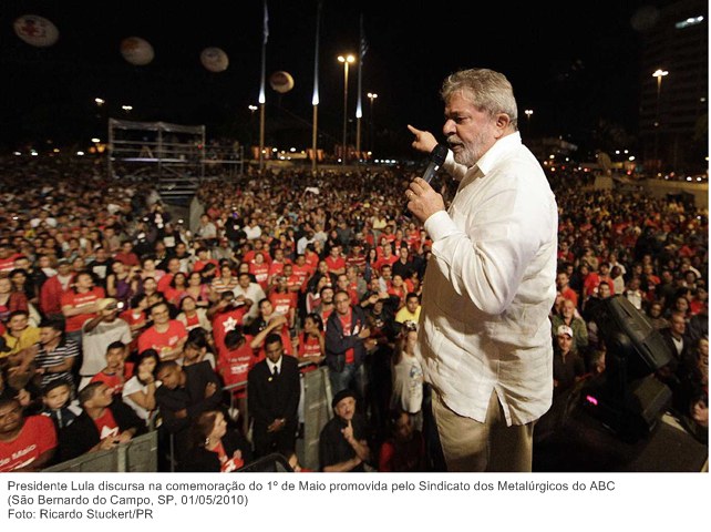 Presidente Lula discursa na comemoração do 1º de Maio promovida pelo Sindicato dos Metalúrgicos do ABC.