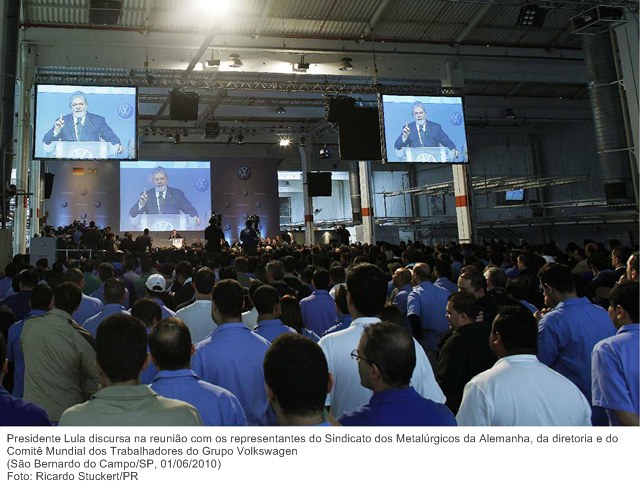 Presidente Lula discursa na reunião com os representantes do Sindicato dos Metalúrgicos da Alemanha, da diretoria e do Comitê Mundial dos Trabalhadores do Grupo Volkswagen.