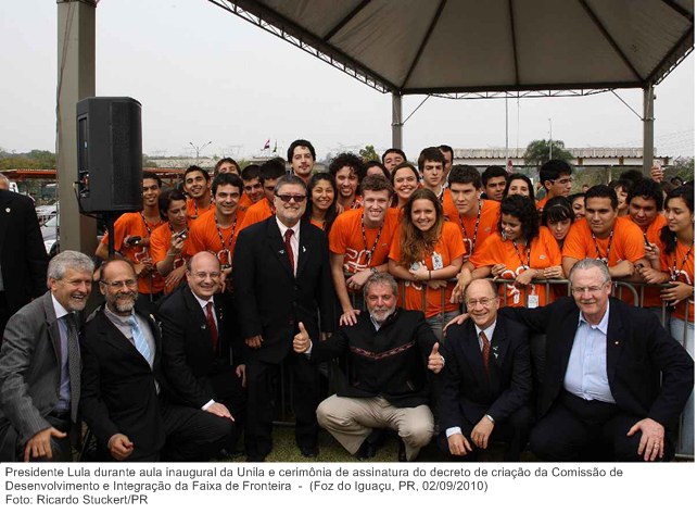 Presidente Lula durante aula inaugural da Unila e cerimônia de assinatura do decreto de criação da Comissão de Desenvolvimento e Integração da Faixa de Fronteira (2)